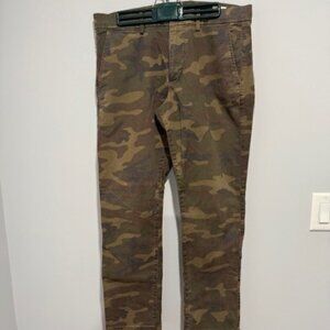 Men's Gap Camo pants size 33" x 30" slim fit